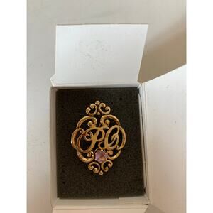 Avon vintage president's club female pin Initial PC lavender
